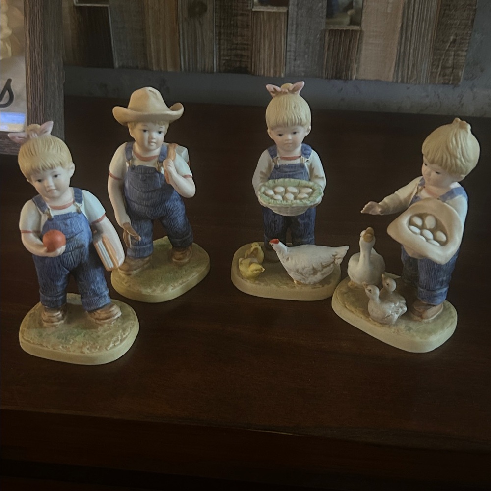 Charming Farmhouse Figurine Sets Denim Days